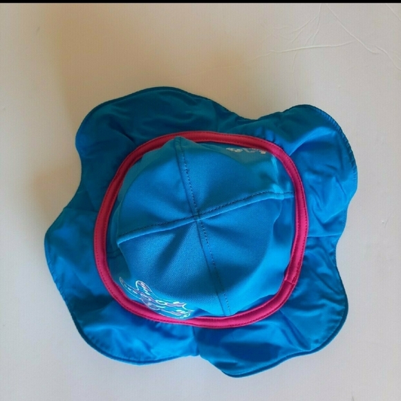 SPEEDO block the burn 50 sun hat with chin strap - Picture 4 of 7